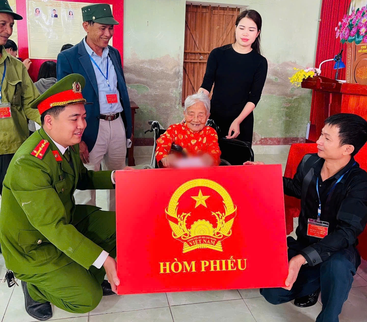 Công an thành phố Hải Phòng hỗ trợ, đồng hành cùng Nhân dân tham gia bầu cử